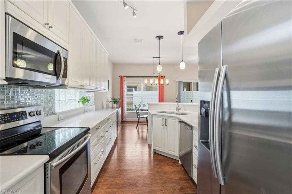 10711 Maui CIR, ESTERO FL 33928-14