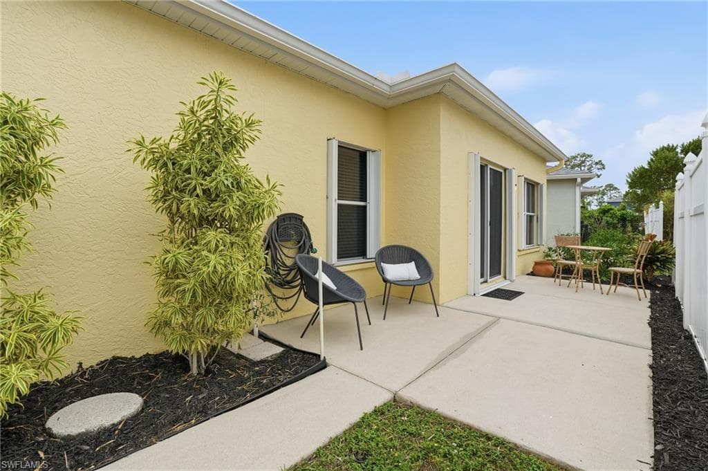 10711 Maui CIR, ESTERO FL 33928-28