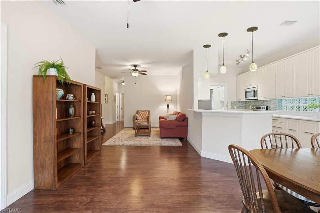 10711 Maui CIR, ESTERO FL 33928-7