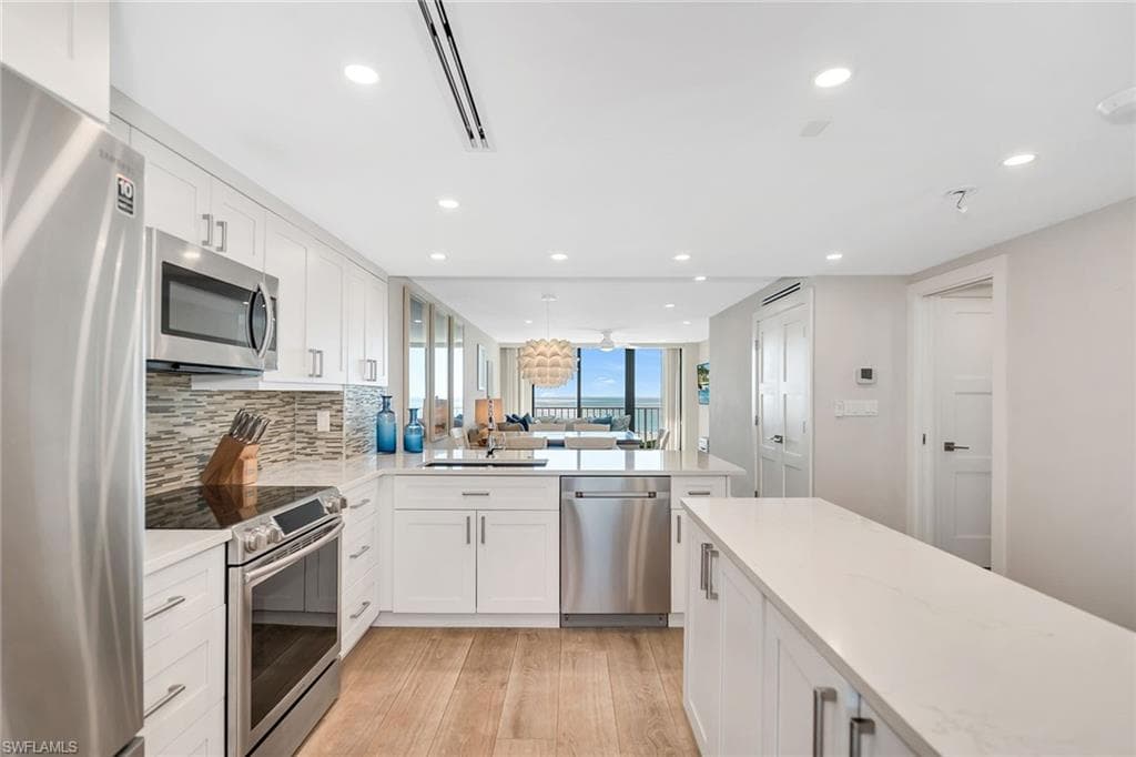 380 Seaview CT # 1405, MARCO ISLAND FL 34145-10