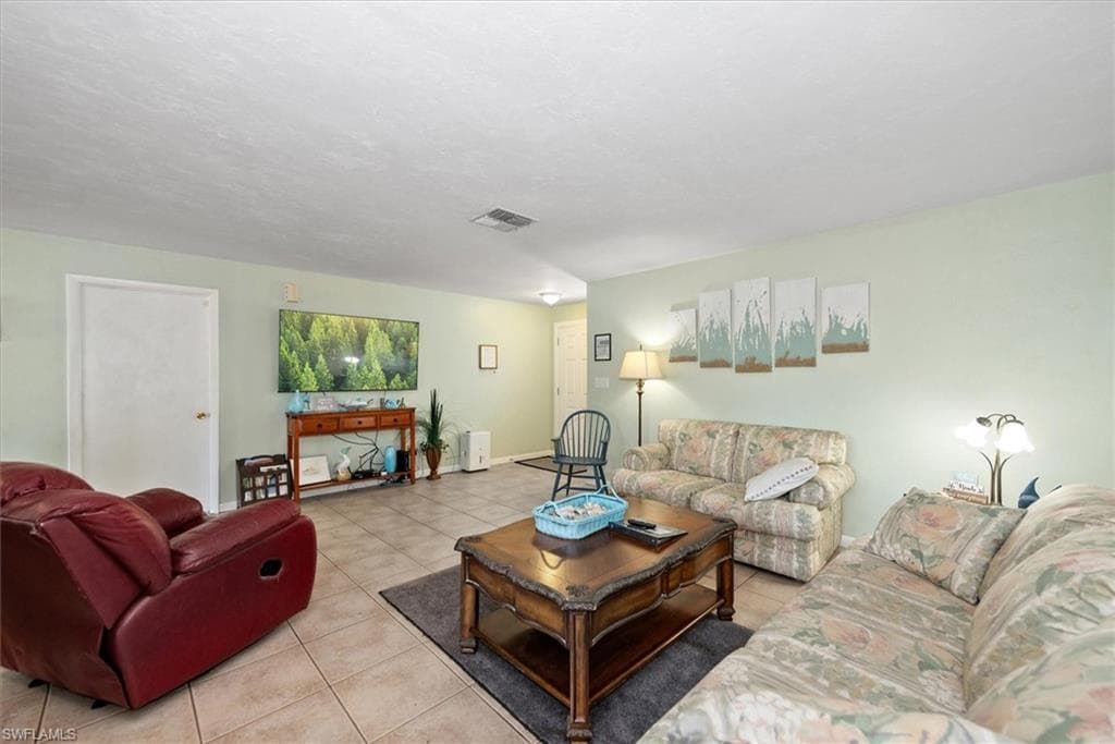 10746 Lemontree CT, LEHIGH ACRES FL 33936-5