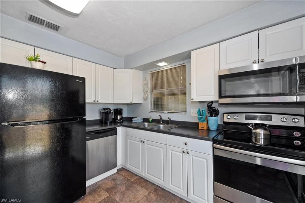 10746 Lemontree CT, LEHIGH ACRES FL 33936-11