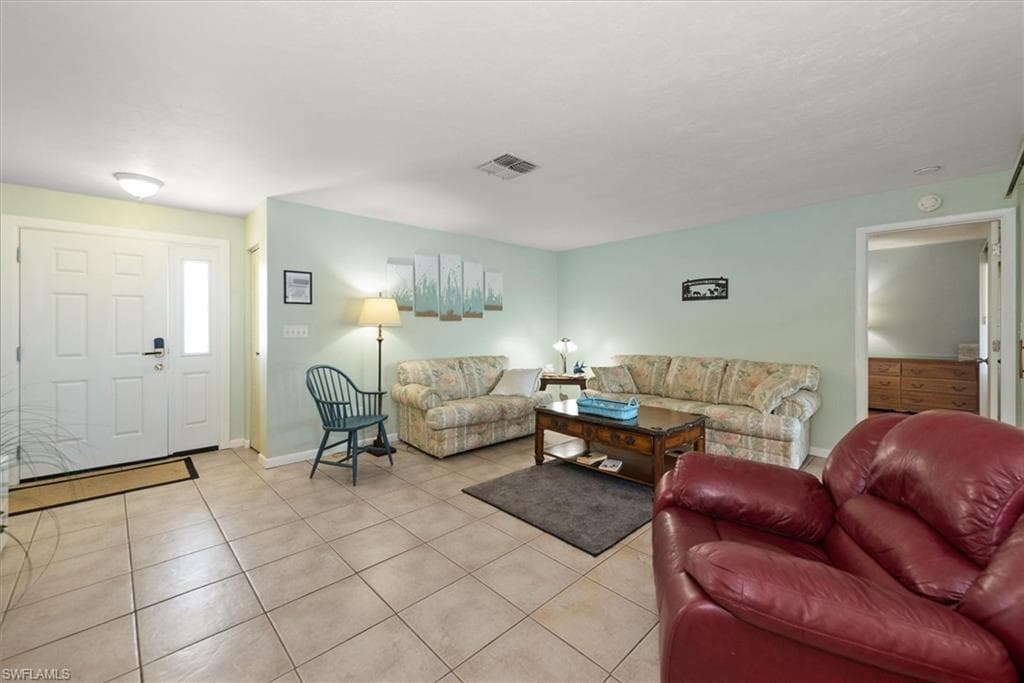 10746 Lemontree CT, LEHIGH ACRES FL 33936-6