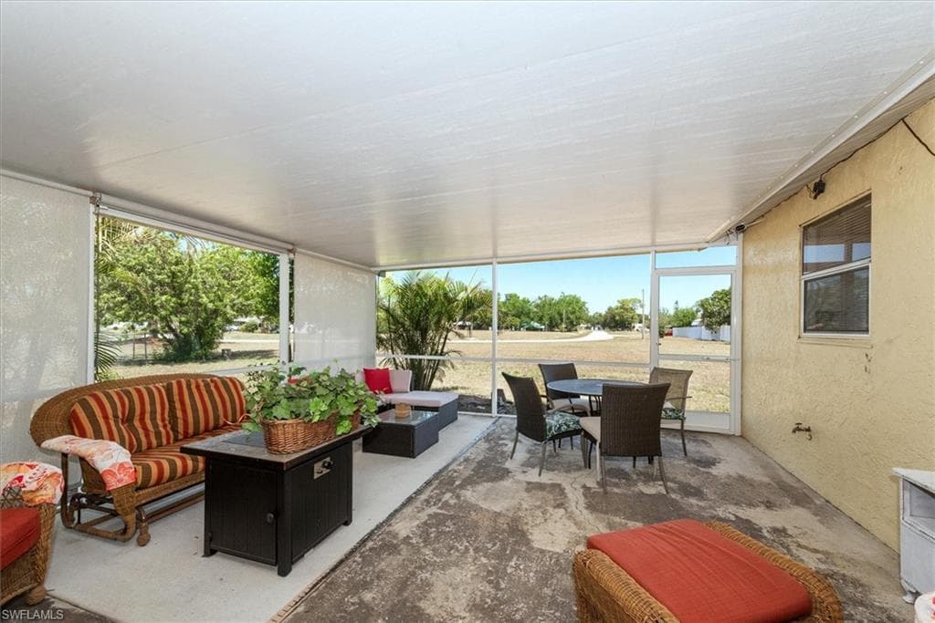 10746 Lemontree CT, LEHIGH ACRES FL 33936-4