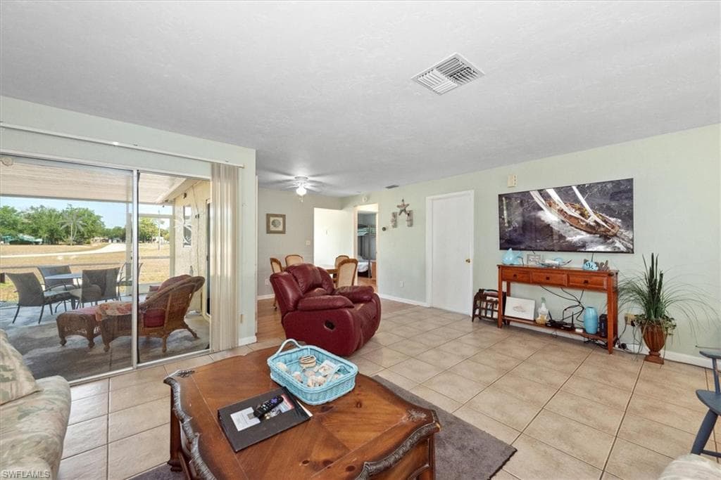 10746 Lemontree CT, LEHIGH ACRES FL 33936-8