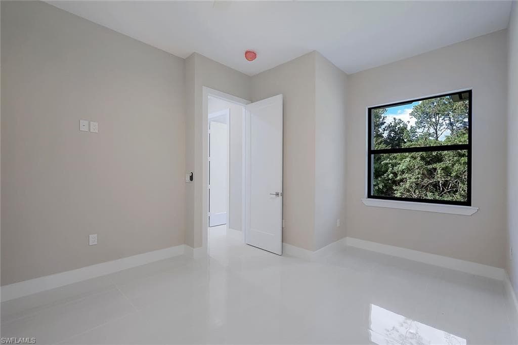 3632 3rd AVE SW-19