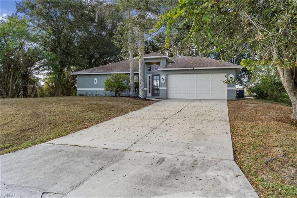 544 Pachman CIR, LEHIGH ACRES FL 33974-2
