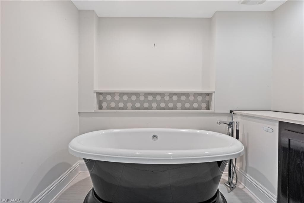 15839 Silverado CT, FORT MYERS FL 33908-24