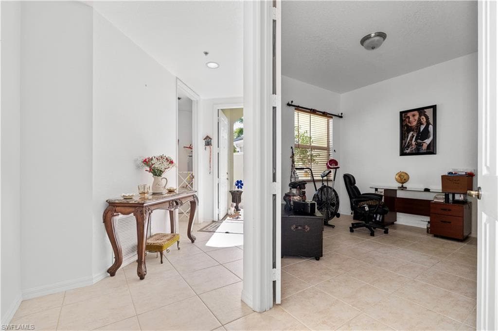 1405 Mariposa CIR 102-11
