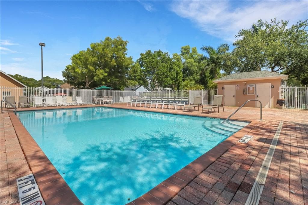 398 Leawood CIR, NAPLES FL 34104-26