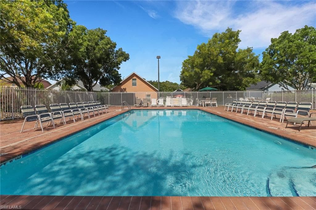 398 Leawood CIR, NAPLES FL 34104-27