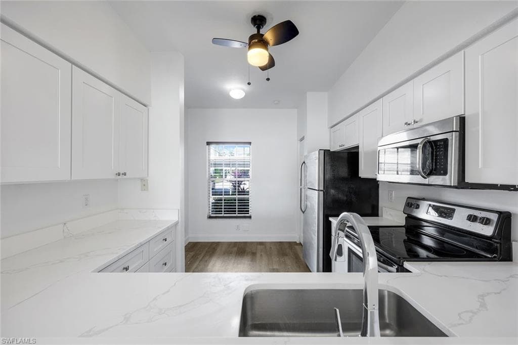 3250 Cypress Glen WAY # 402, NAPLES FL 34109-2