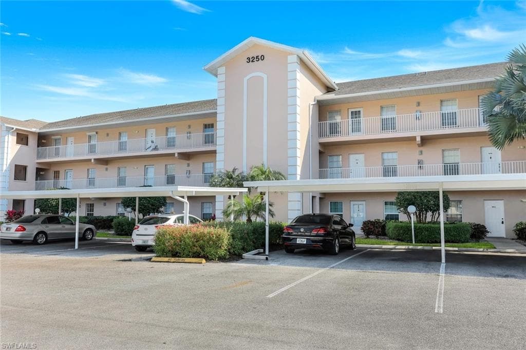 3250 Cypress Glen WAY # 402, NAPLES FL 34109-27