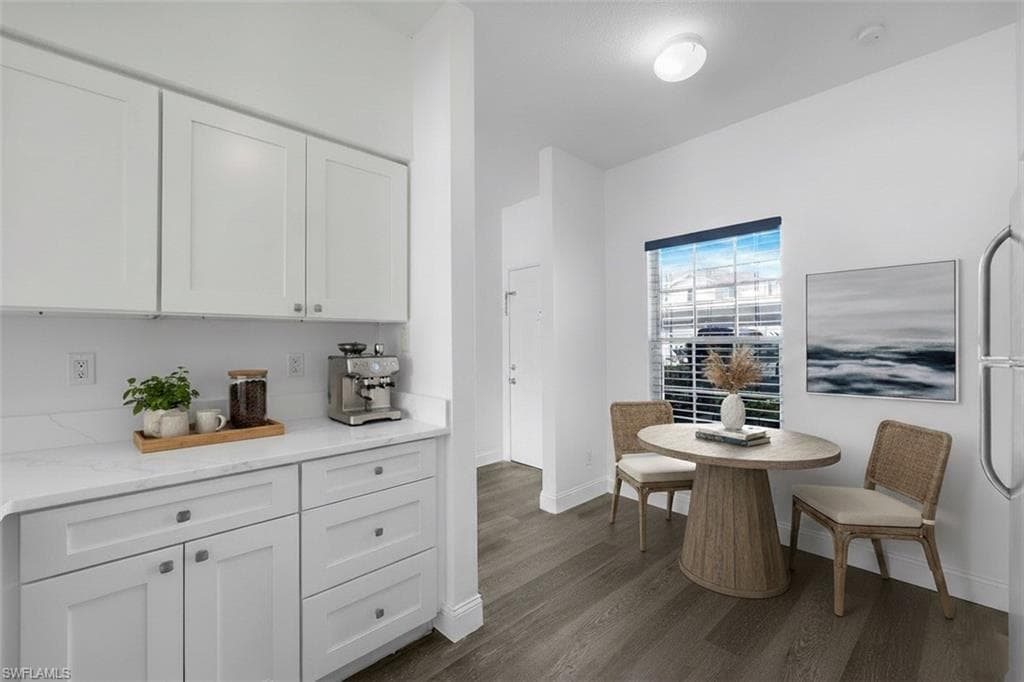 3250 Cypress Glen WAY # 402, NAPLES FL 34109-4