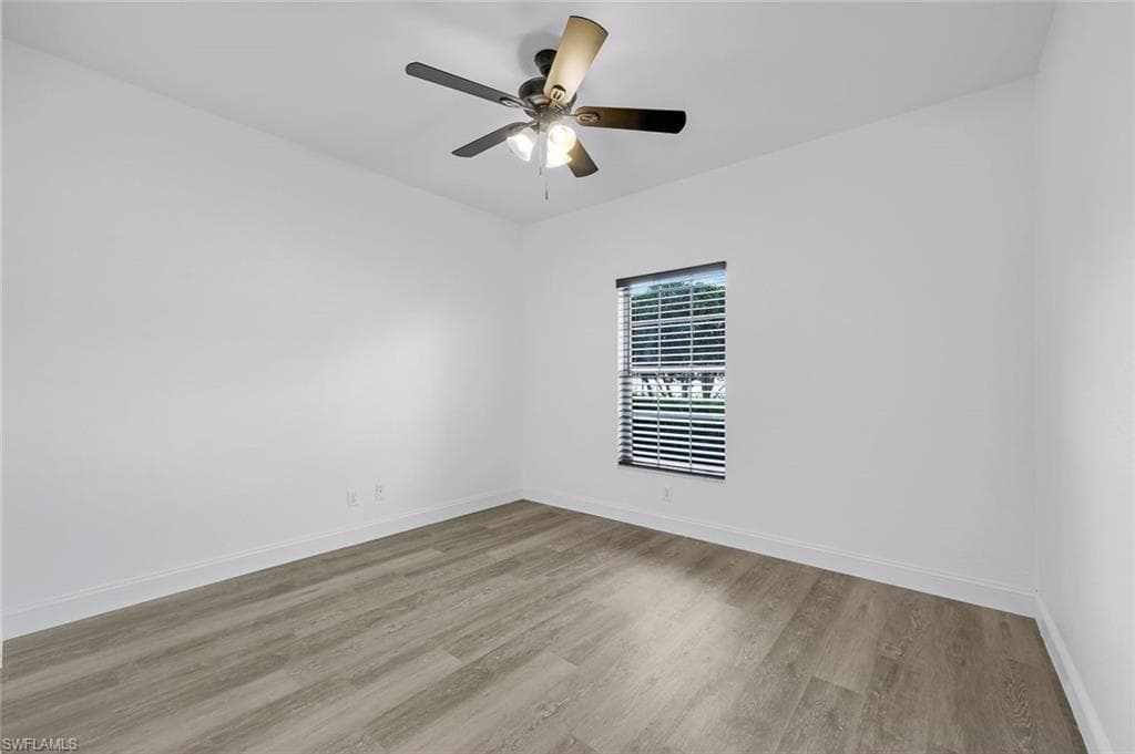 3250 Cypress Glen WAY # 402, NAPLES FL 34109-18