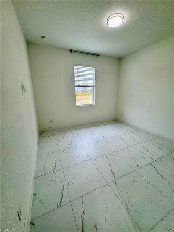 3743 Kenyon ST-13