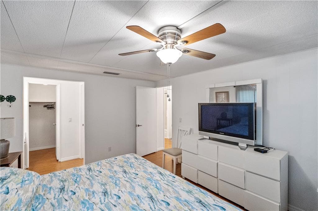 17 Saint Raphael DR-23