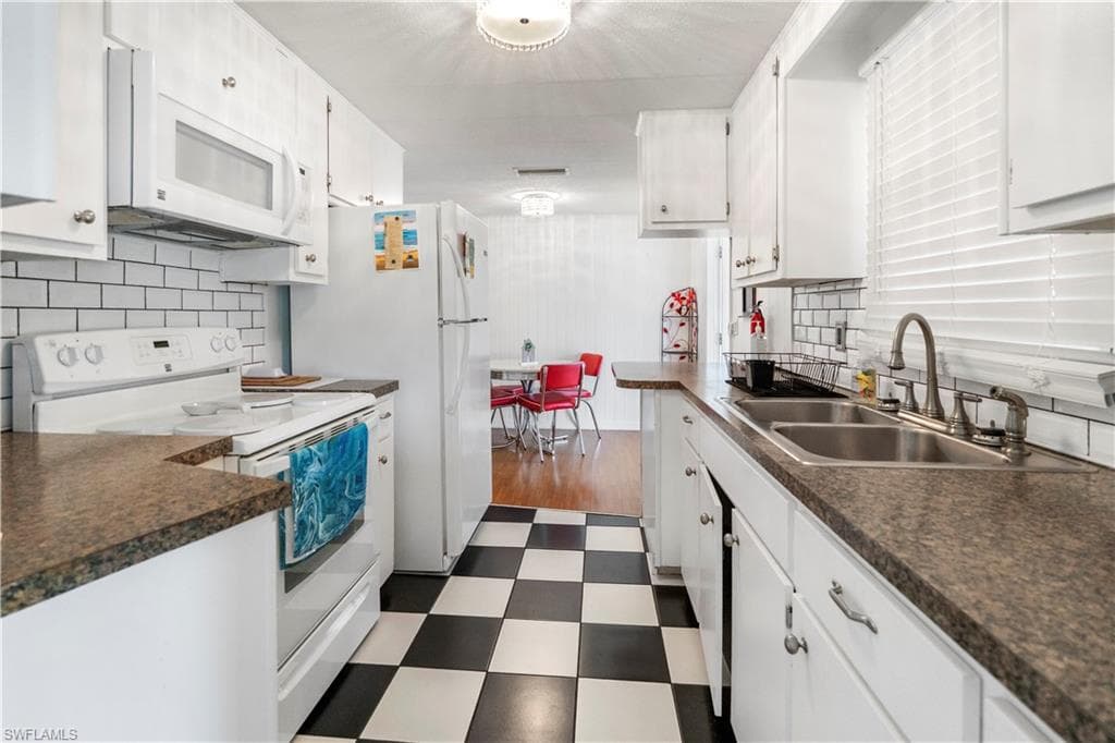 17 Saint Raphael DR-13