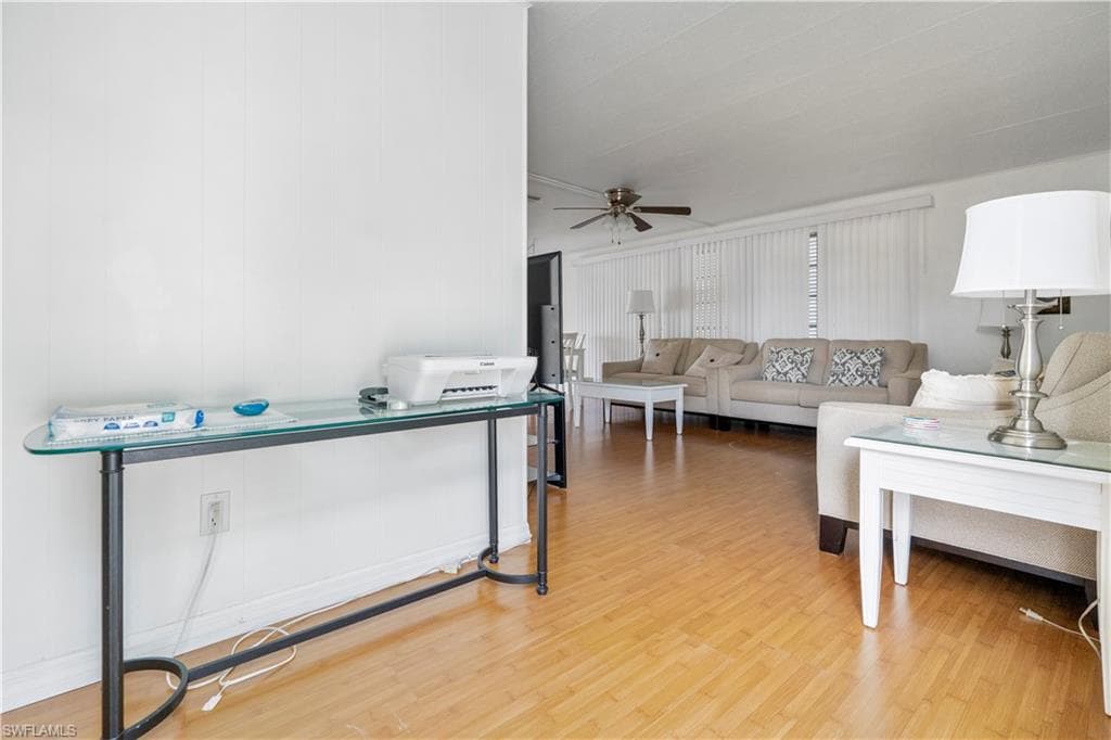 17 Saint Raphael DR-14