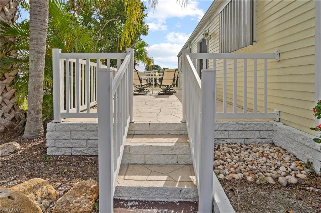 17 Saint Raphael DR-39