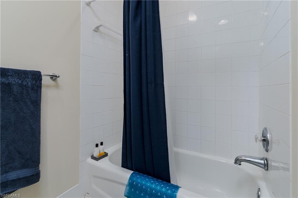 5353 Cove CIR, NAPLES FL 34119-37