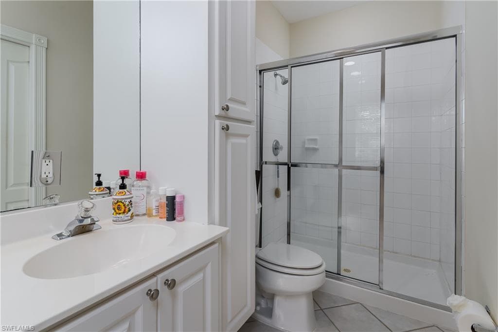 5353 Cove CIR, NAPLES FL 34119-32