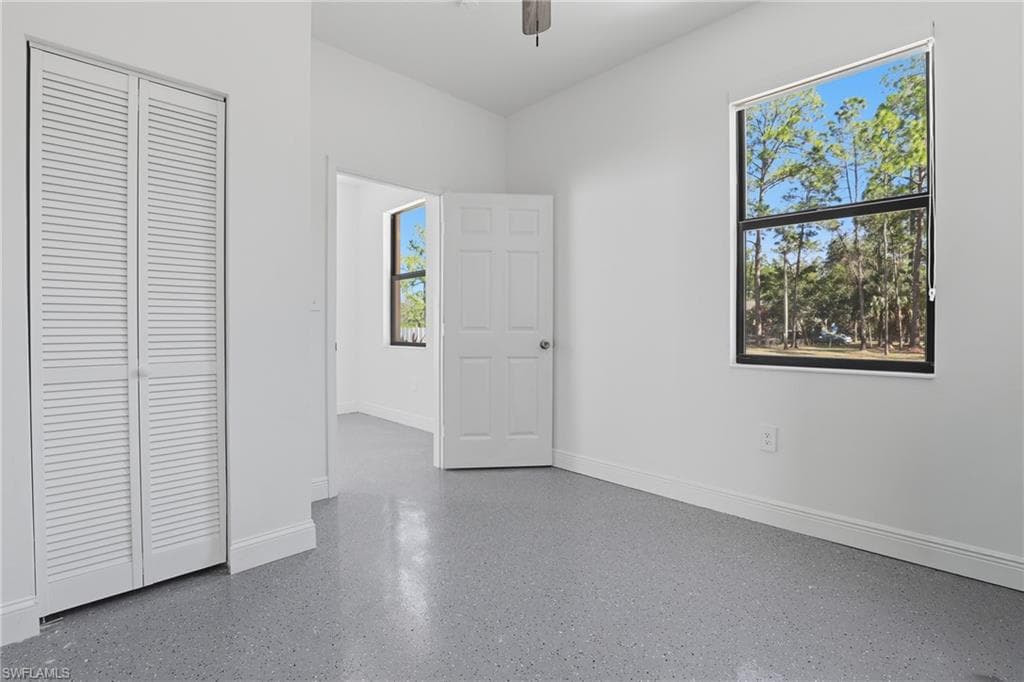2167 Della DR-32
