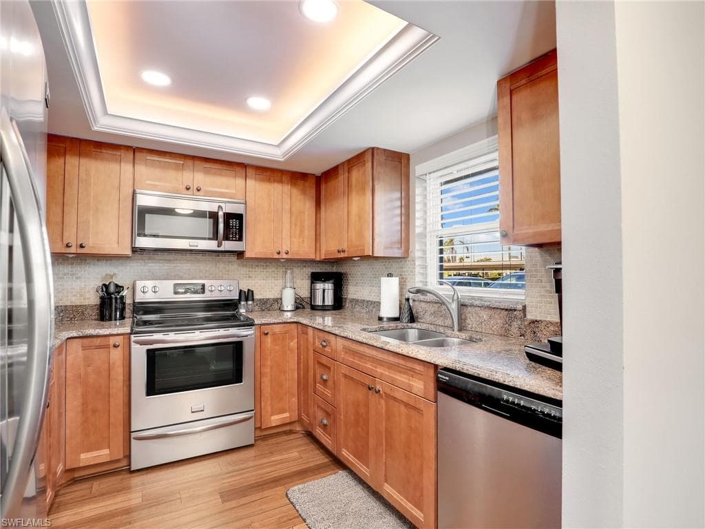 5483 Rattlesnake Hammock RD # B103, NAPLES FL 34113-8