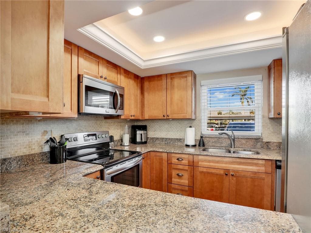 5483 Rattlesnake Hammock RD # B103, NAPLES FL 34113-9
