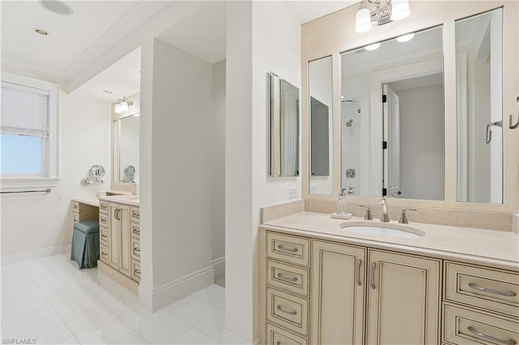 12201 Caisson LN-12