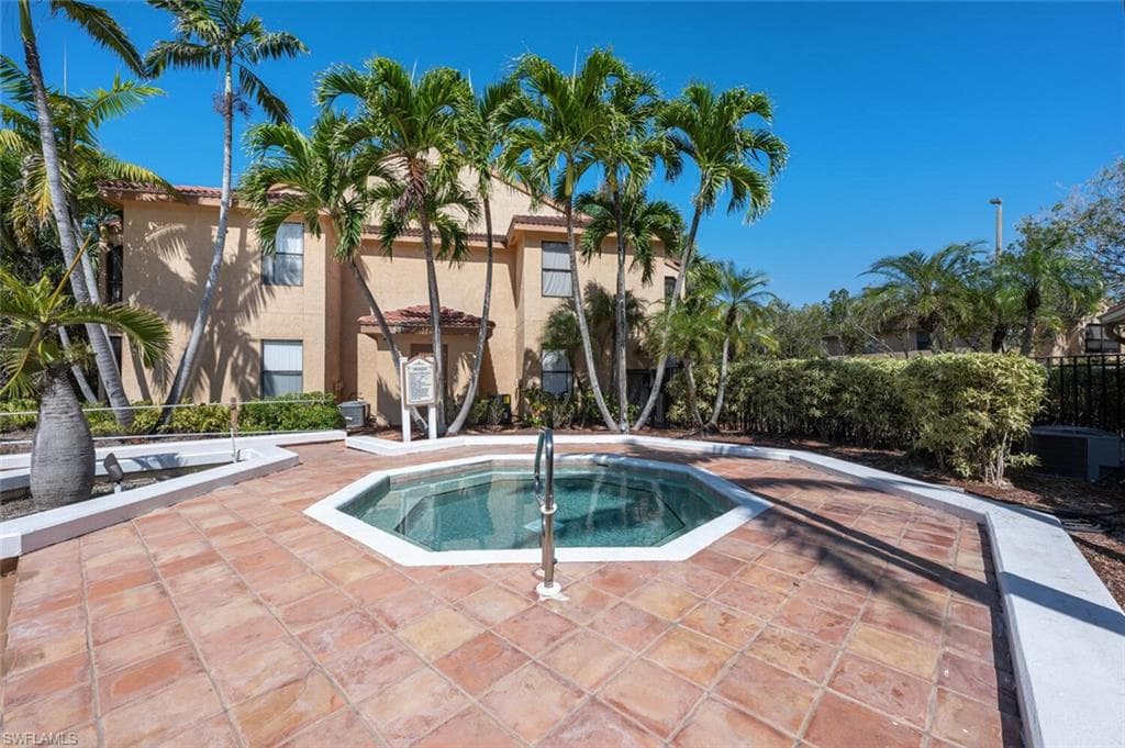 2190 Arbour Walk CIR # 2221, NAPLES FL 34109-23