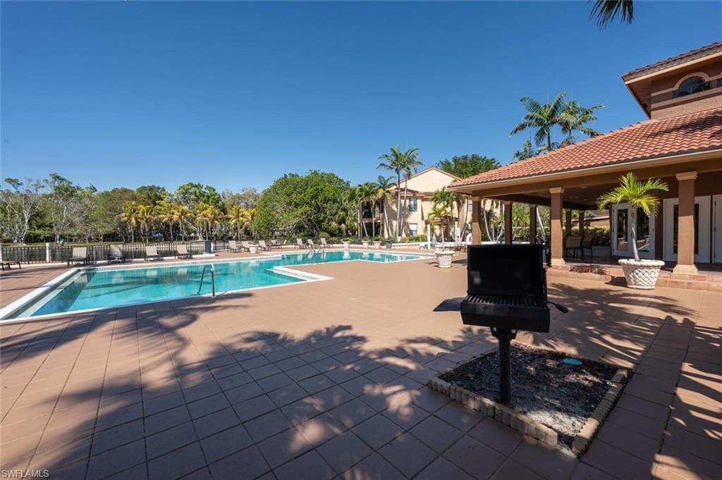 2190 Arbour Walk CIR # 2221, NAPLES FL 34109-24