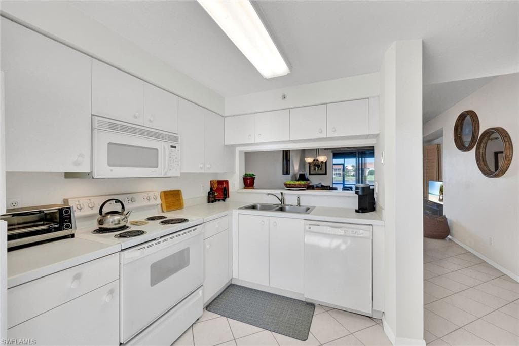 2469 Millcreek LN # 102, NAPLES FL 34119-9