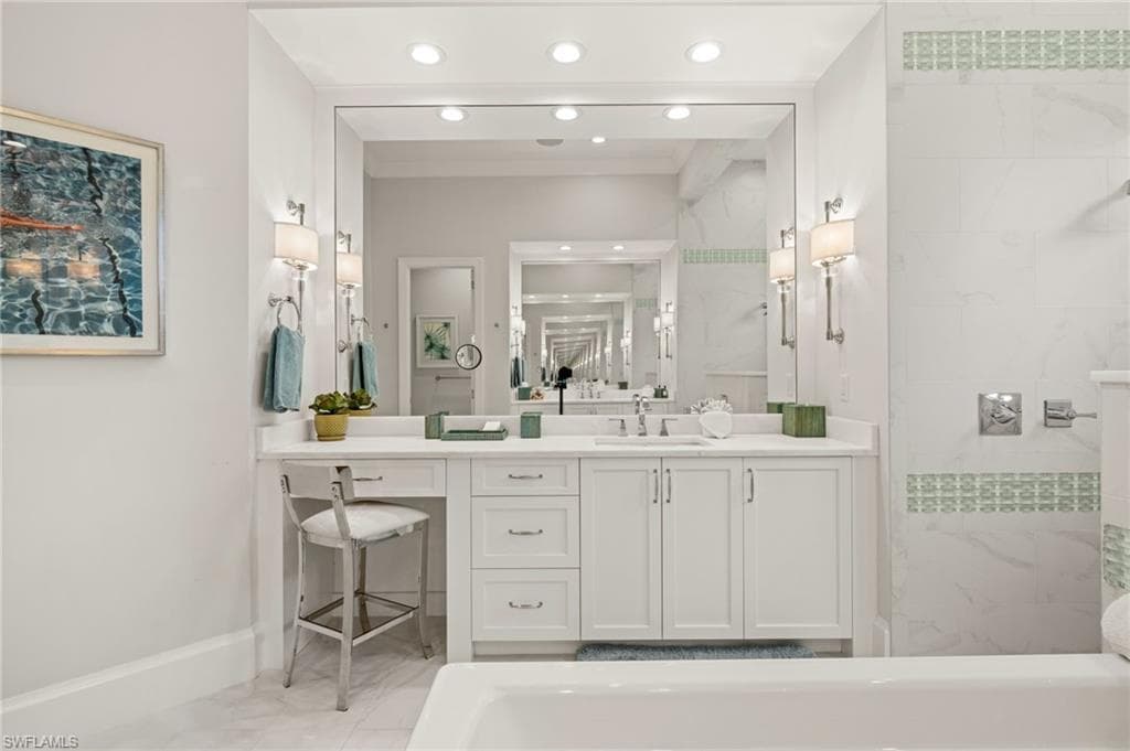 784 Anderson DR, NAPLES FL 34103-23