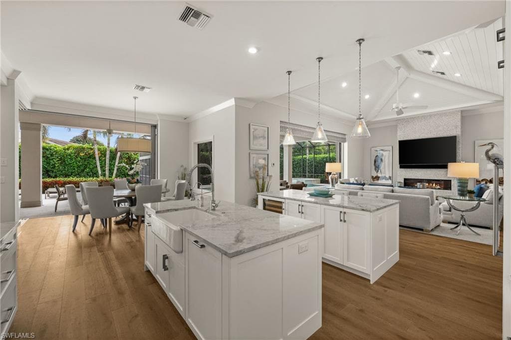 784 Anderson DR, NAPLES FL 34103-10