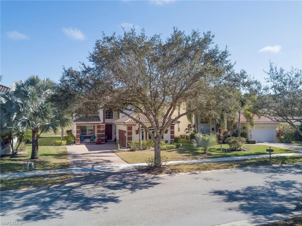 1897 Par DR, NAPLES FL 34120-28