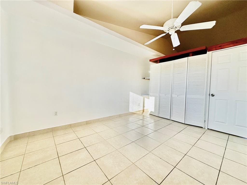 826 Wiggins Pass RD # 307, NAPLES FL 34110-11