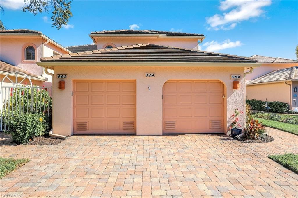524 Lake Louise CIR # 504, NAPLES FL 34110-2