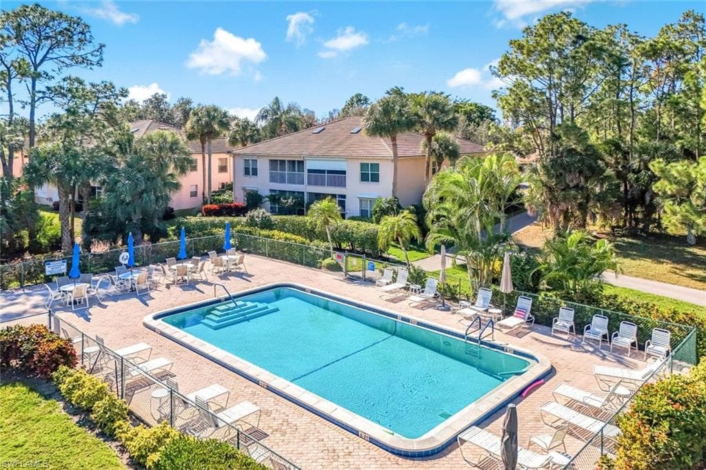 524 Lake Louise CIR # 504, NAPLES FL 34110-33