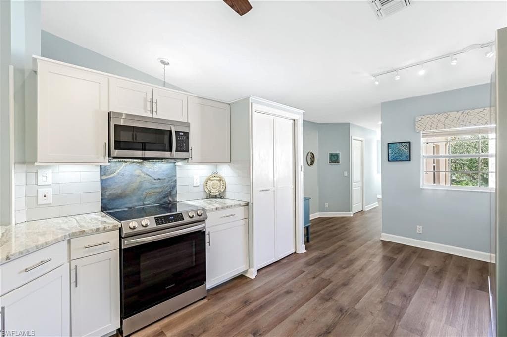 524 Lake Louise CIR # 504, NAPLES FL 34110-10