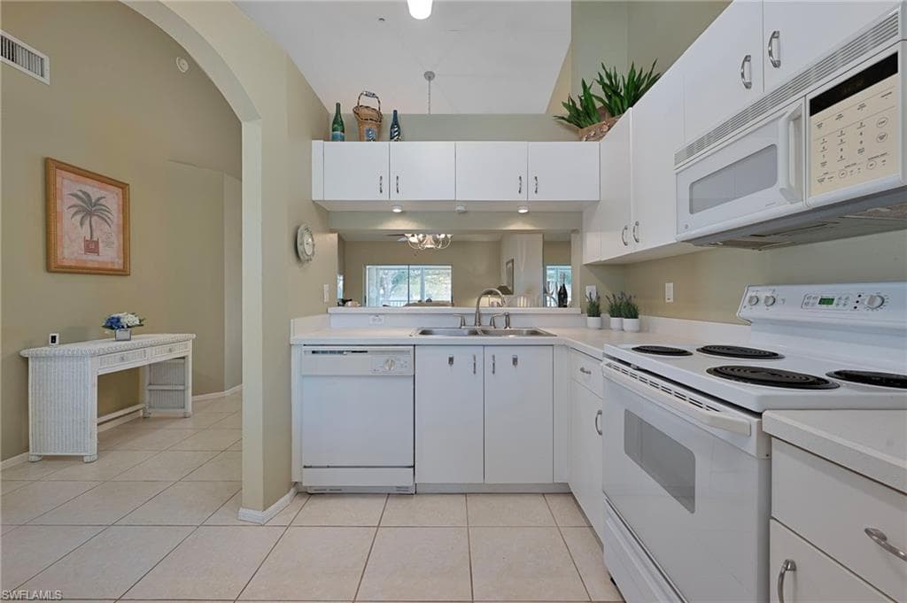 6496 Huntington Lakes CIR # 201, NAPLES FL 34119-3