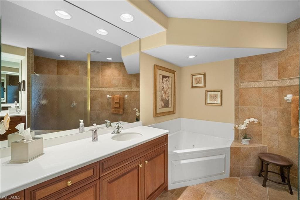 22212 Via Palazzo PL, ESTERO FL 33928-32