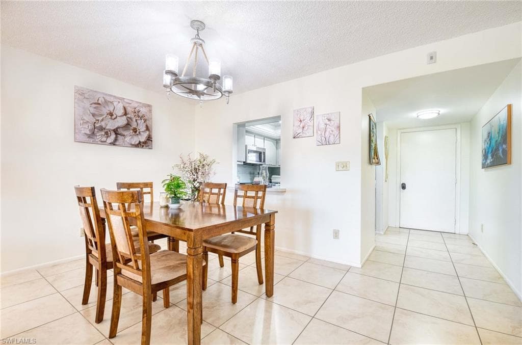 5483 Rattlesnake Hammock RD # 207, NAPLES FL 34113-5