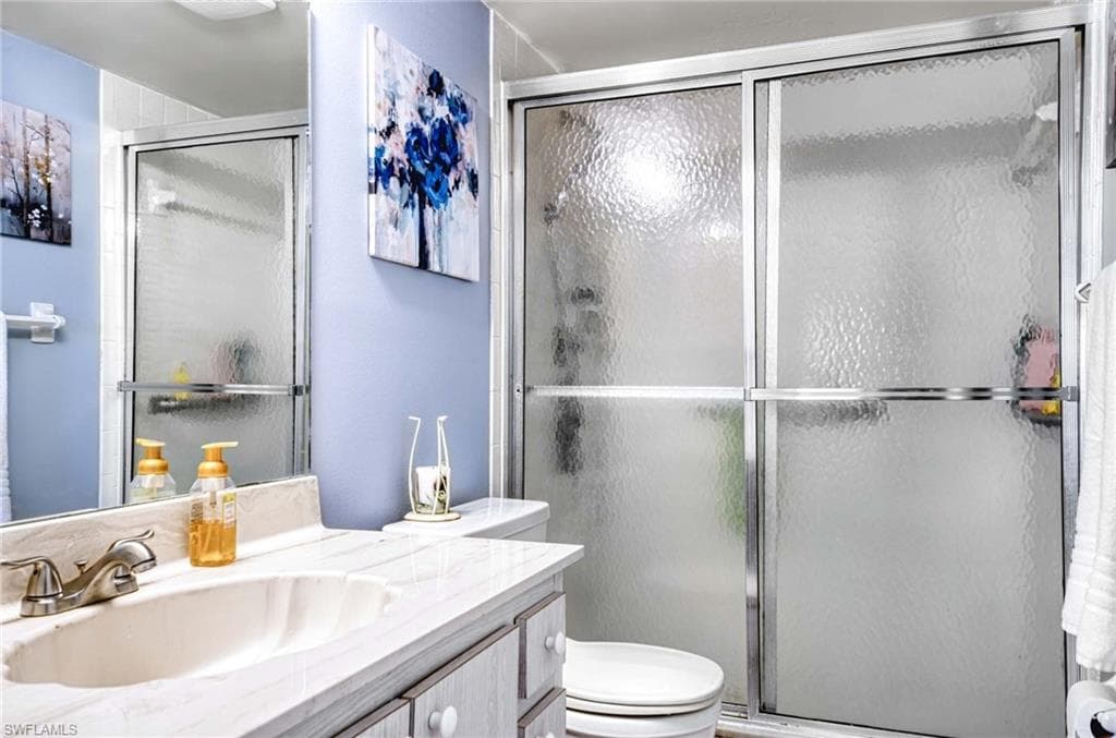 5483 Rattlesnake Hammock RD # 207, NAPLES FL 34113-9