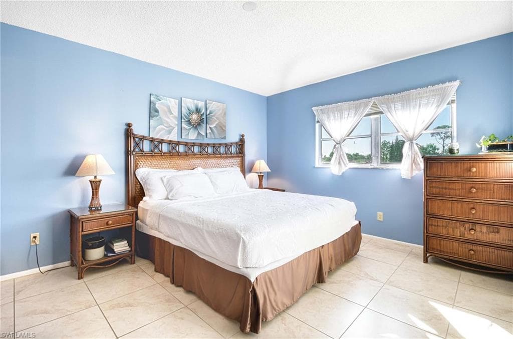 5483 Rattlesnake Hammock RD # 207, NAPLES FL 34113-7