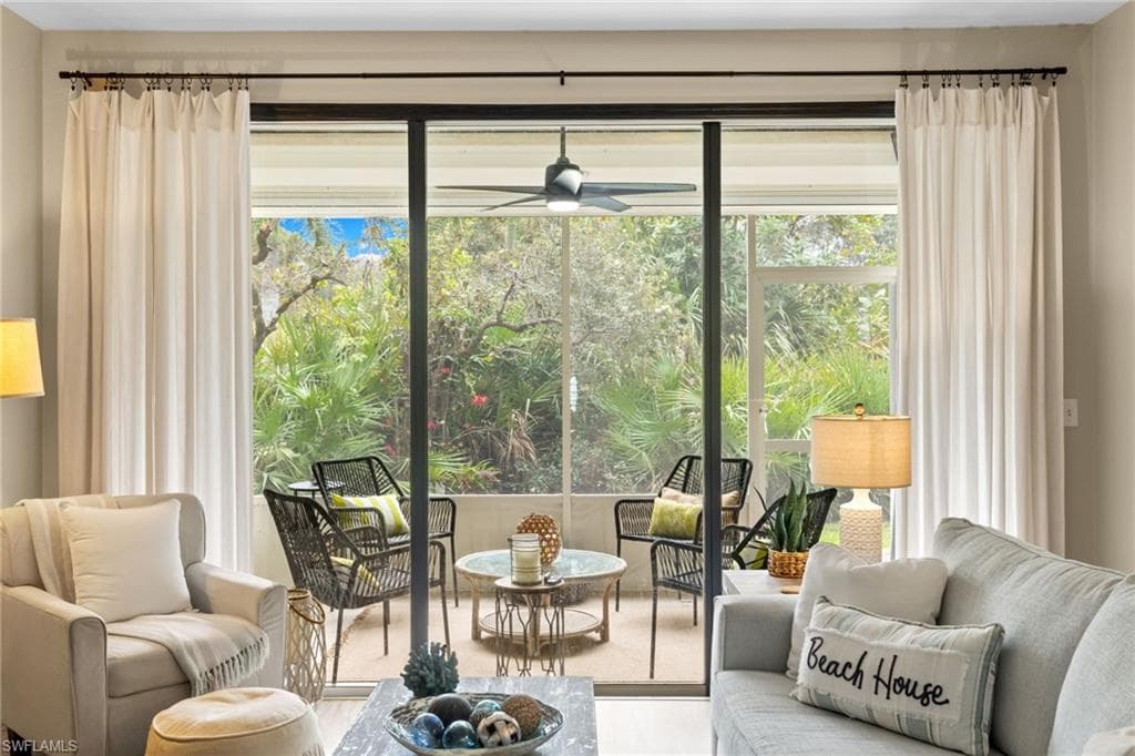 327 Emerald Bay CIR # W6, NAPLES FL 34110-27