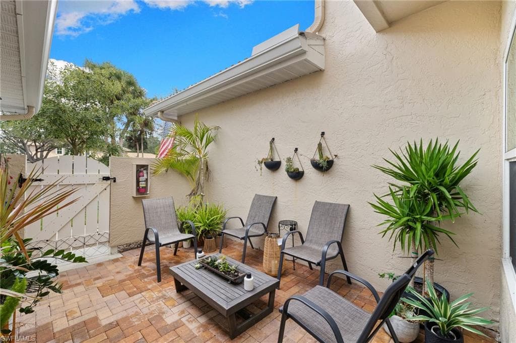 327 Emerald Bay CIR # W6, NAPLES FL 34110-29