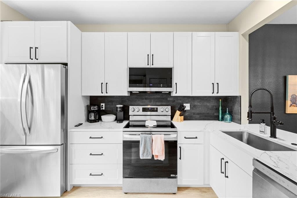 327 Emerald Bay CIR # W6, NAPLES FL 34110-13