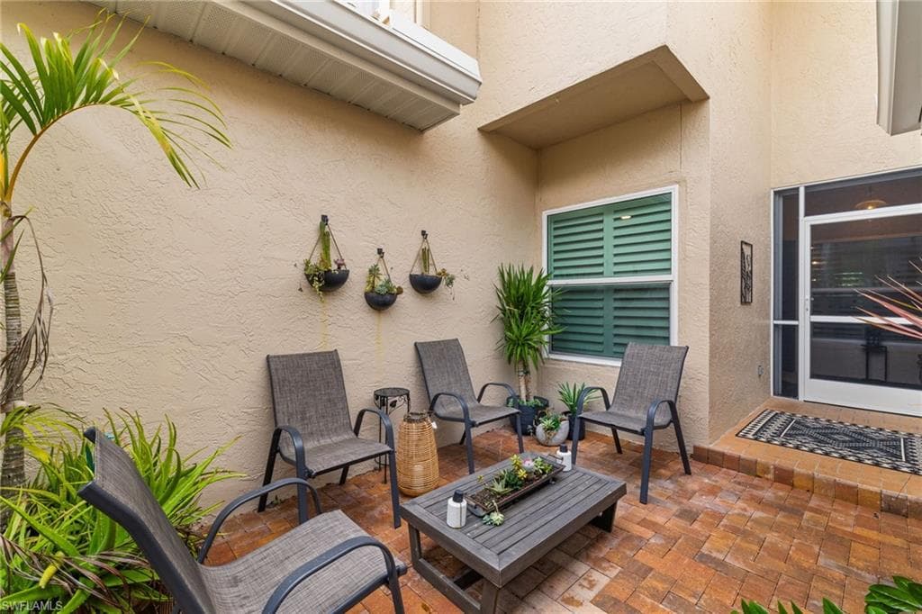327 Emerald Bay CIR # W6, NAPLES FL 34110-28