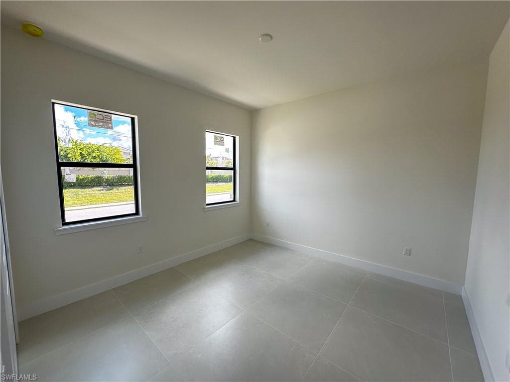 2480 Florida AVE-27